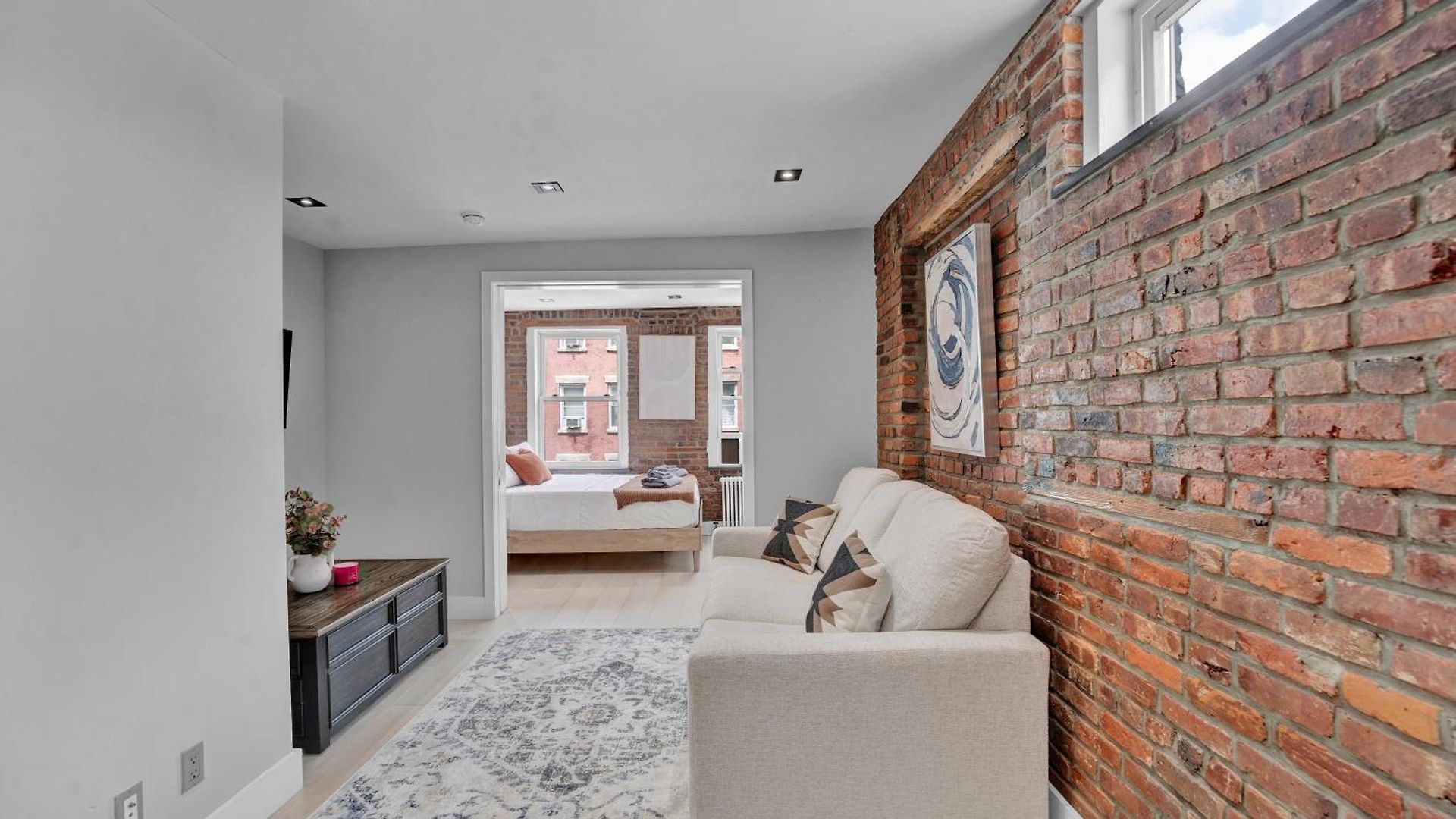 Soho Designer 2br With Balcony New York