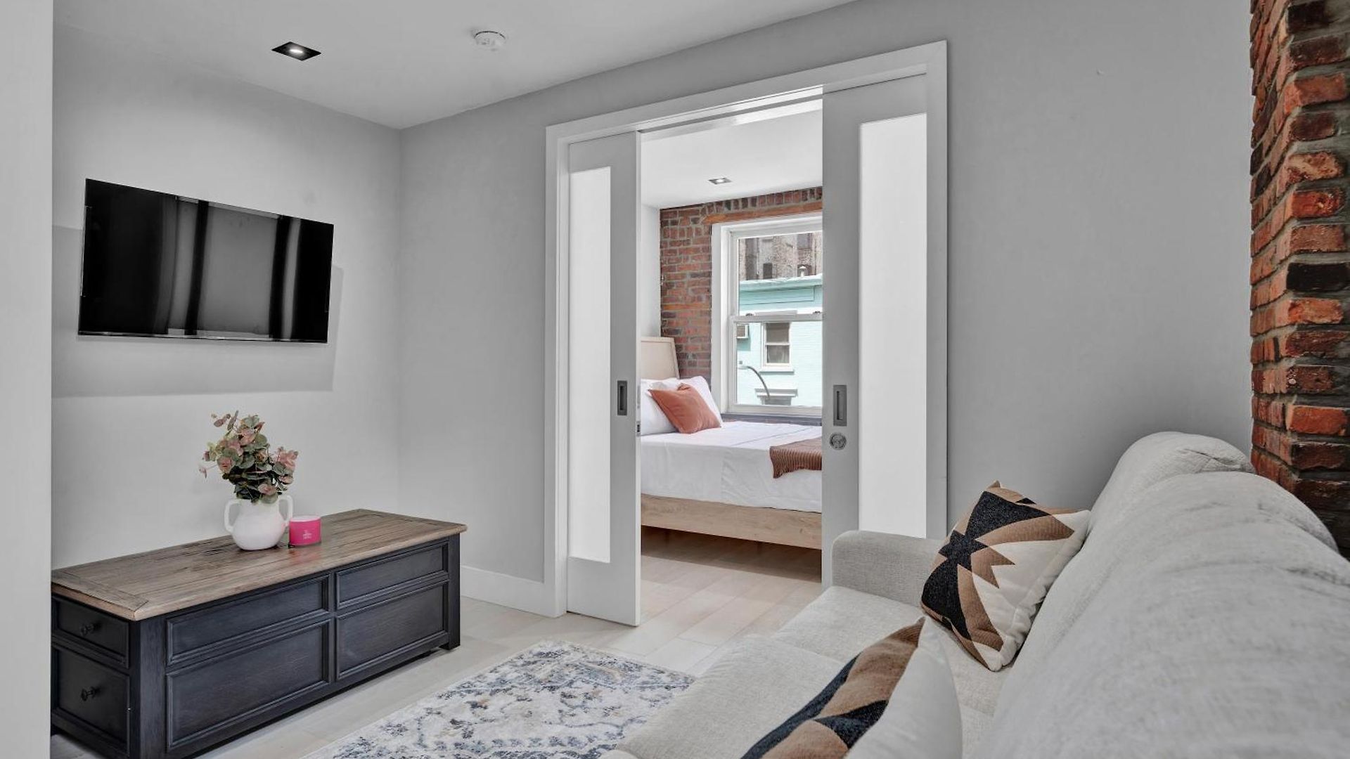 Apartment Soho Designer 2br With Balcony *