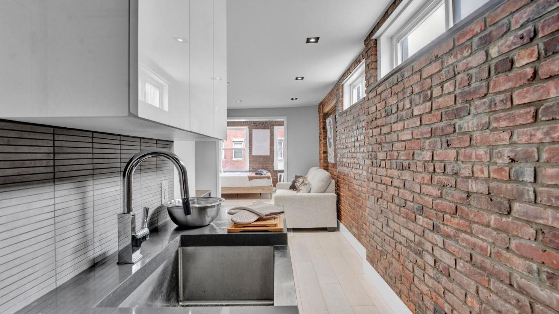 Soho Designer 2br With Balcony New York