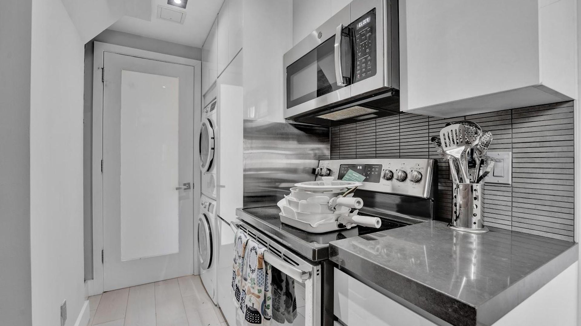 Apartment Soho Designer 2br With Balcony *