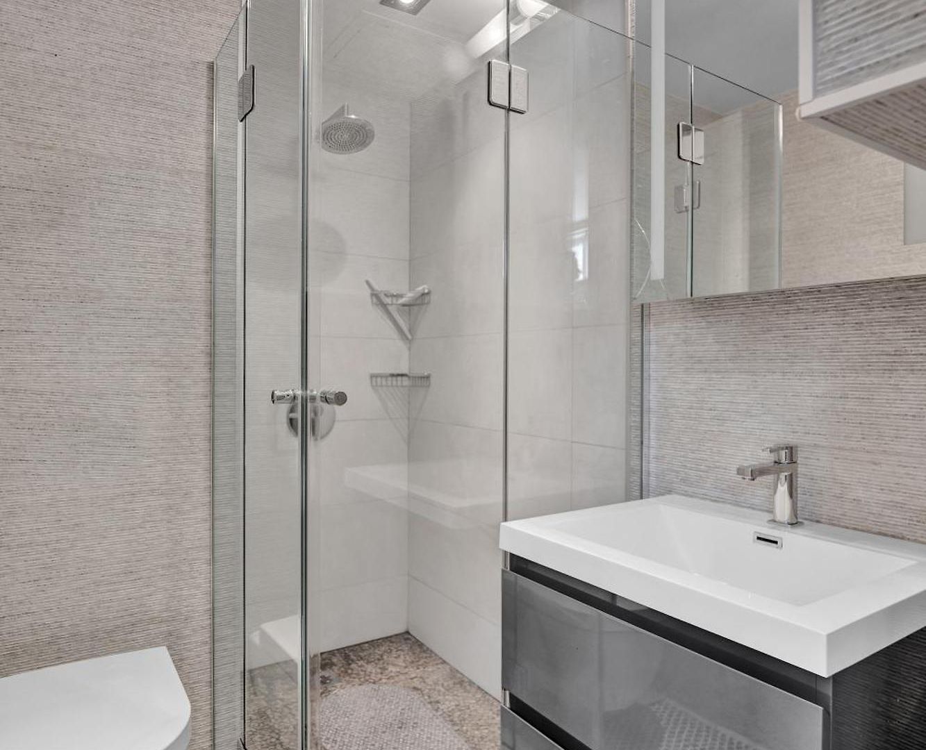 Soho Designer 2br With Balcony New York