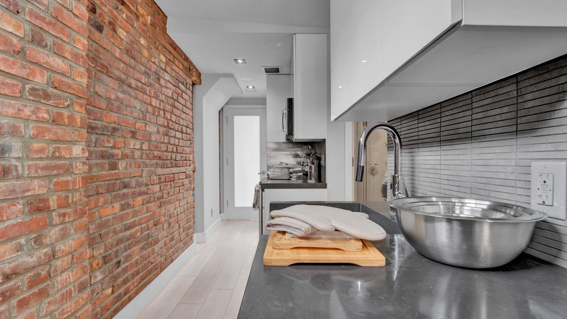 Soho Designer 2br With Balcony New York