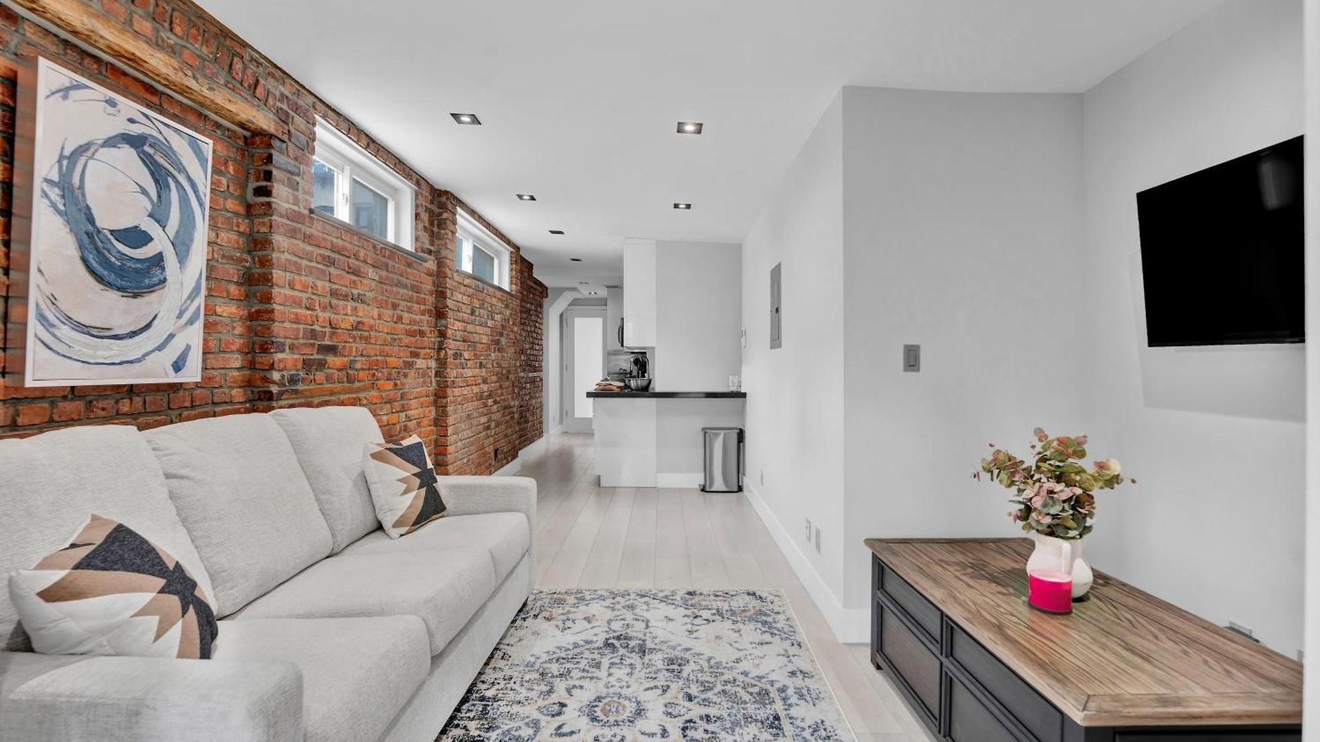 Soho Designer 2br With Balcony