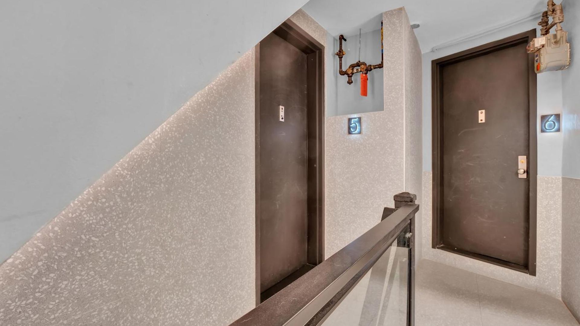 Apartment Soho Designer 2br With Balcony