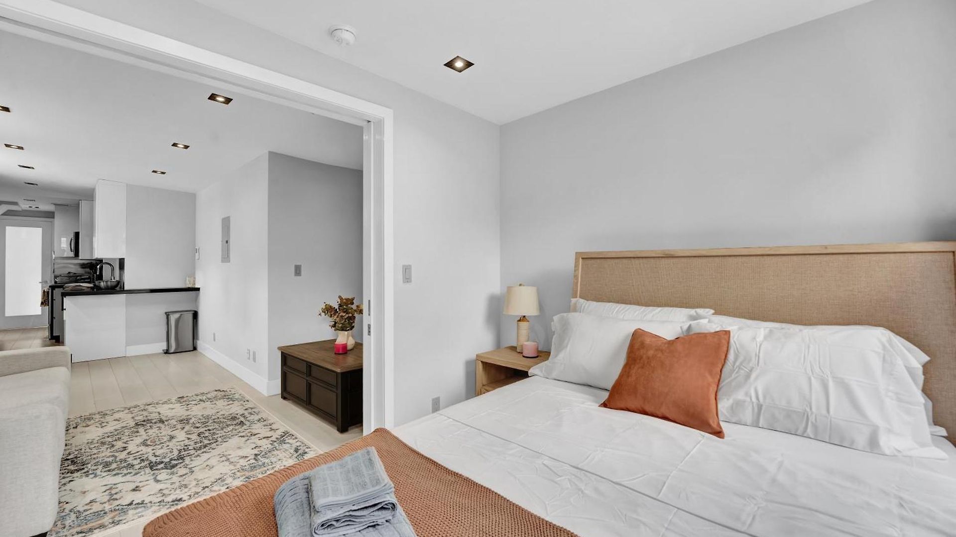 Soho Designer 2br With Balcony *