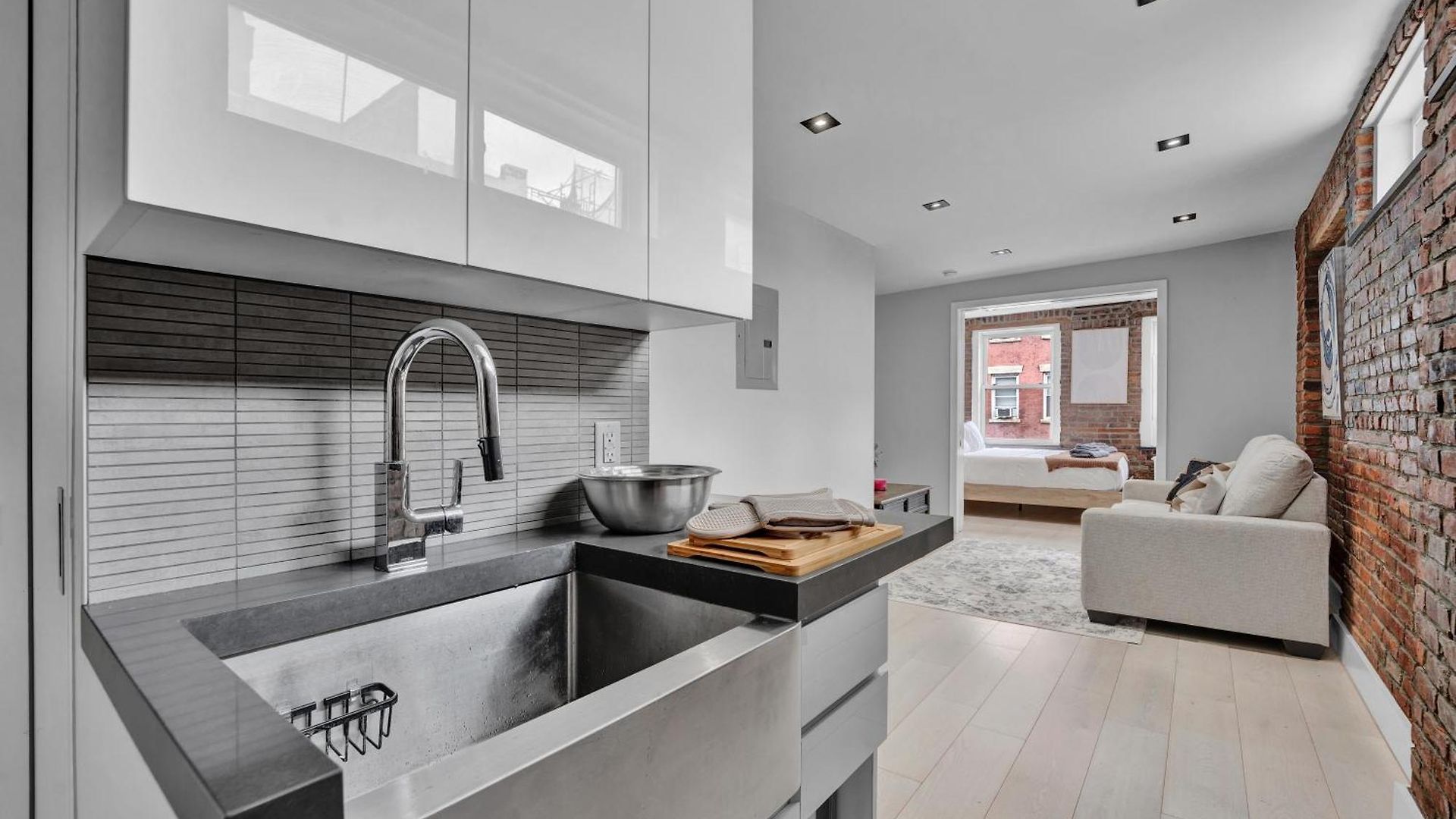 Soho Designer 2br With Balcony