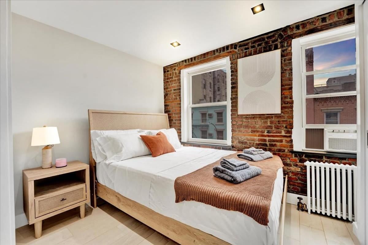 Soho Designer 2br W Balcony * New York