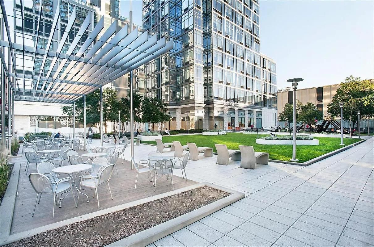 Entire Luxury Midtown With Pool, Gym, And Sauna