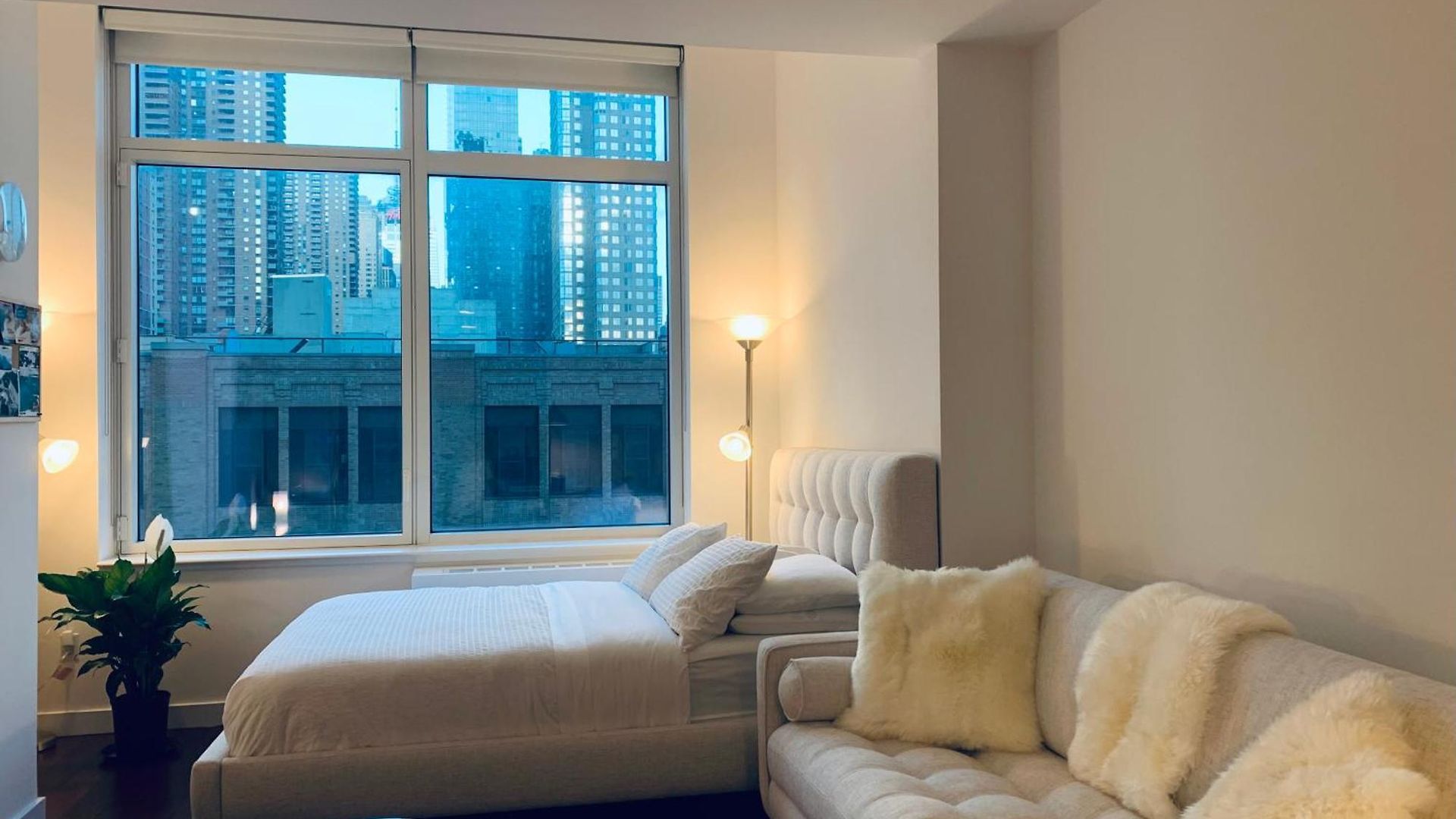 Entire Luxury Midtown With Pool, Gym, And Sauna
