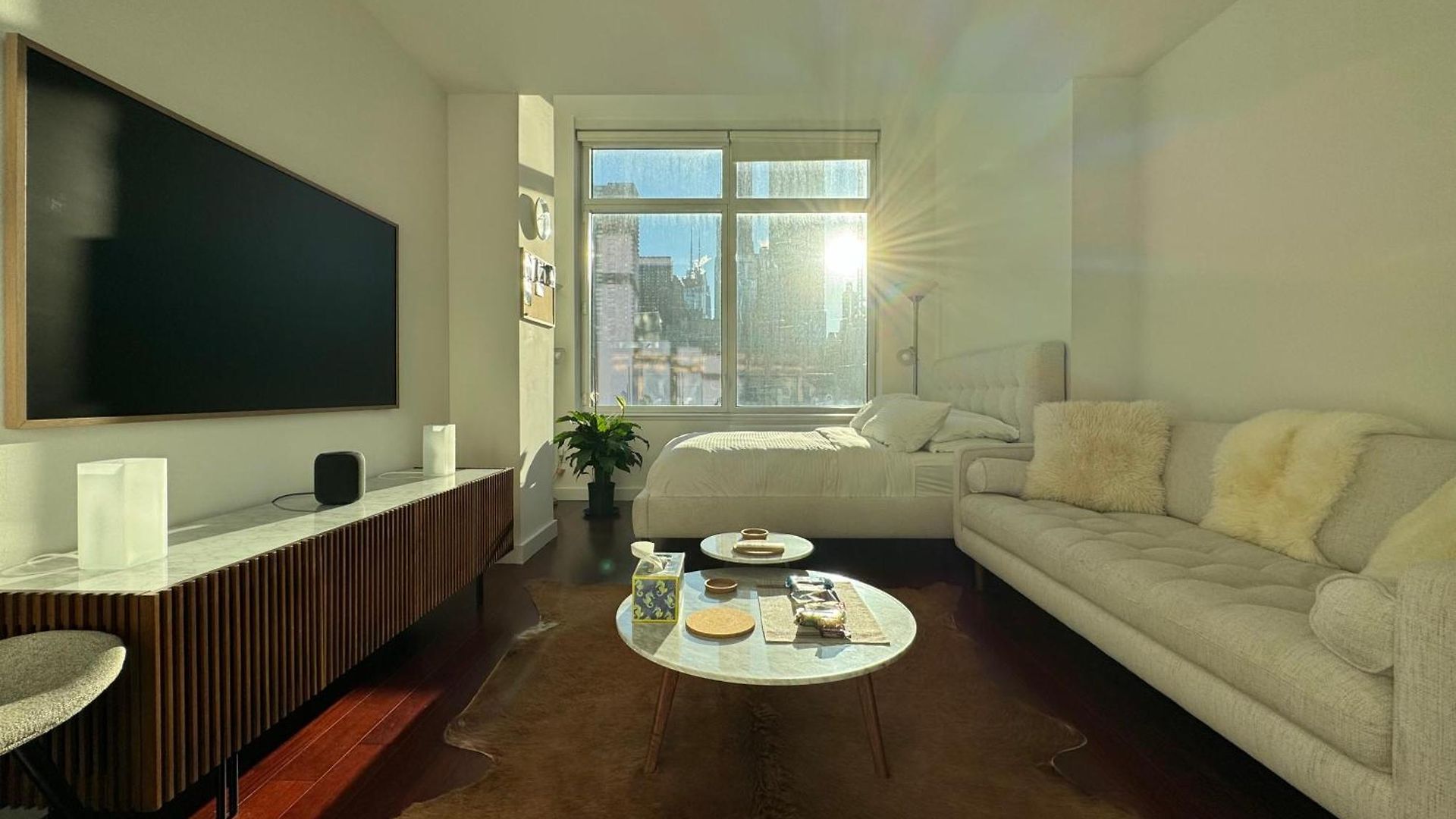 Entire Luxury Midtown With Pool, Gym, And Sauna Apartment *