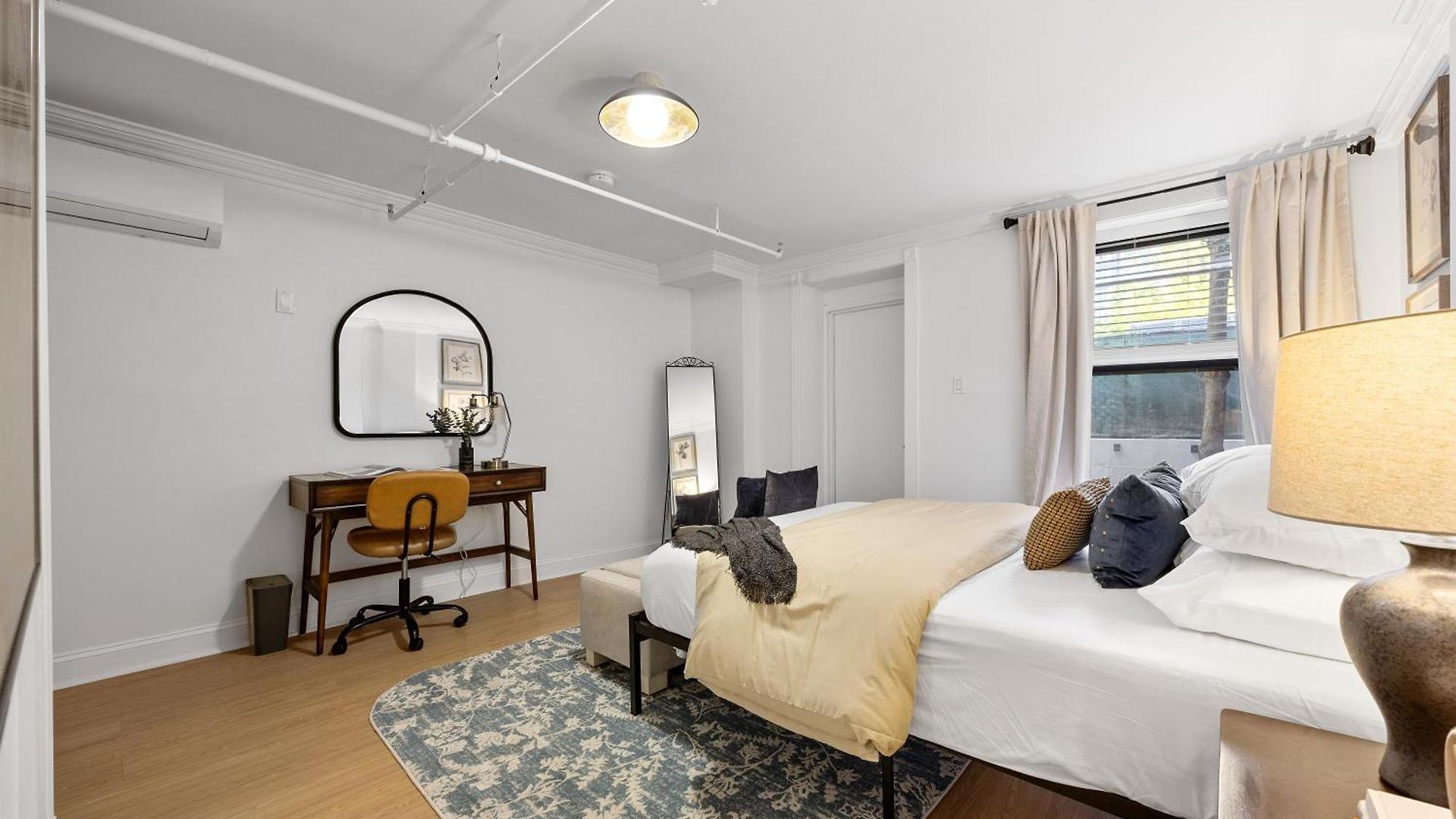 Apartment Brownstone 2 Bed With Private Backyard Near Subway *