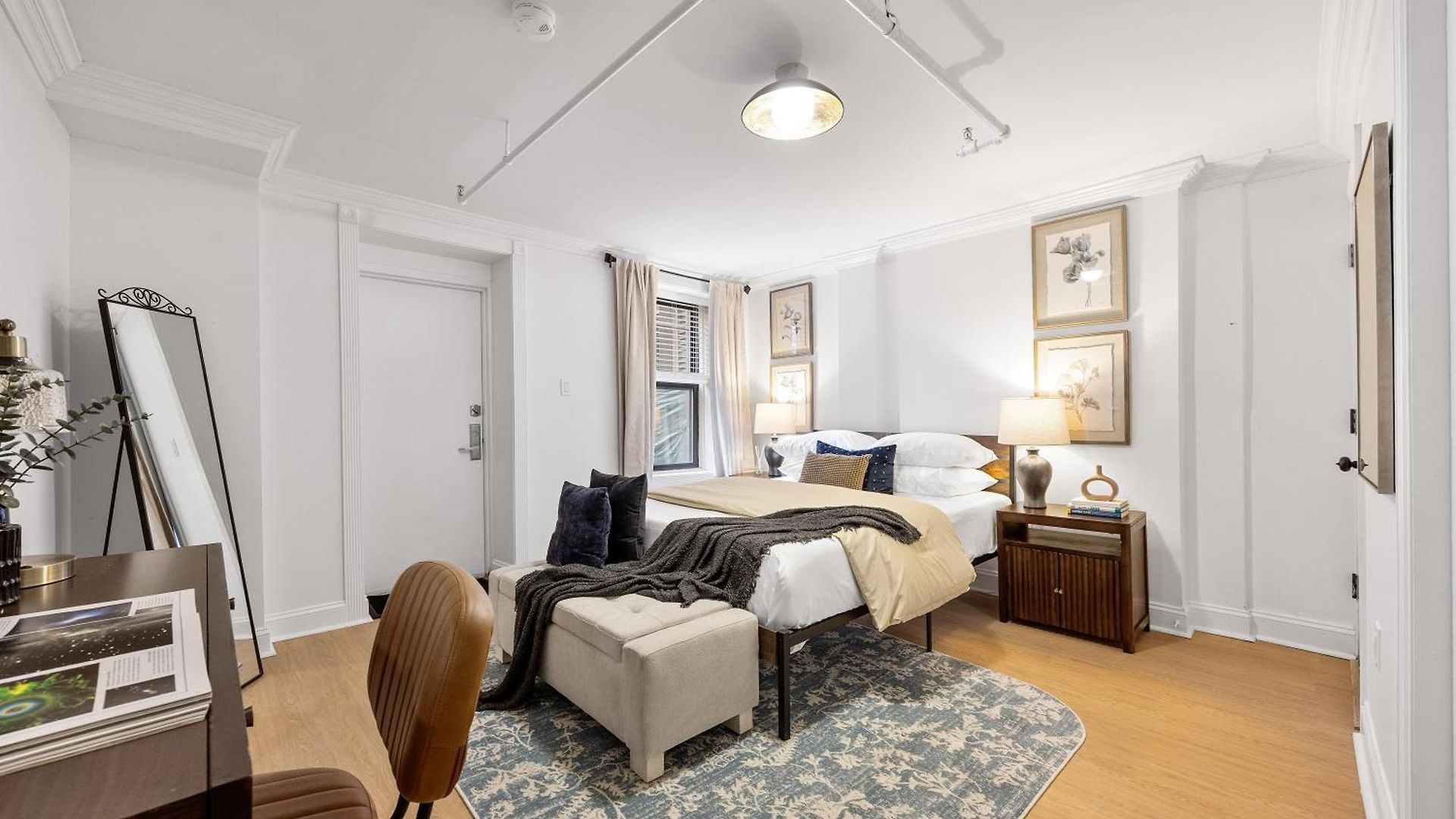 Brownstone 2 Bed With Private Backyard Near Subway New York