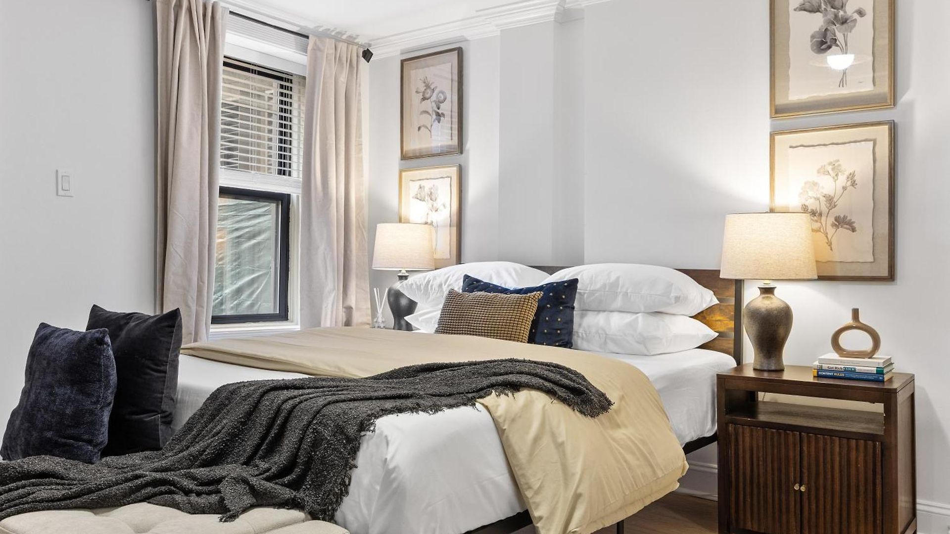 Brownstone 2 Bed With Private Backyard Near Subway