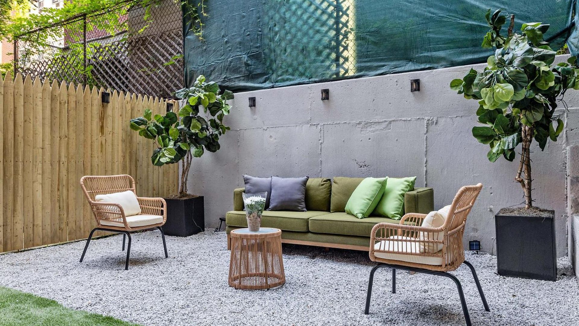 Brownstone 2 Bed With Private Backyard Near Subway * New York