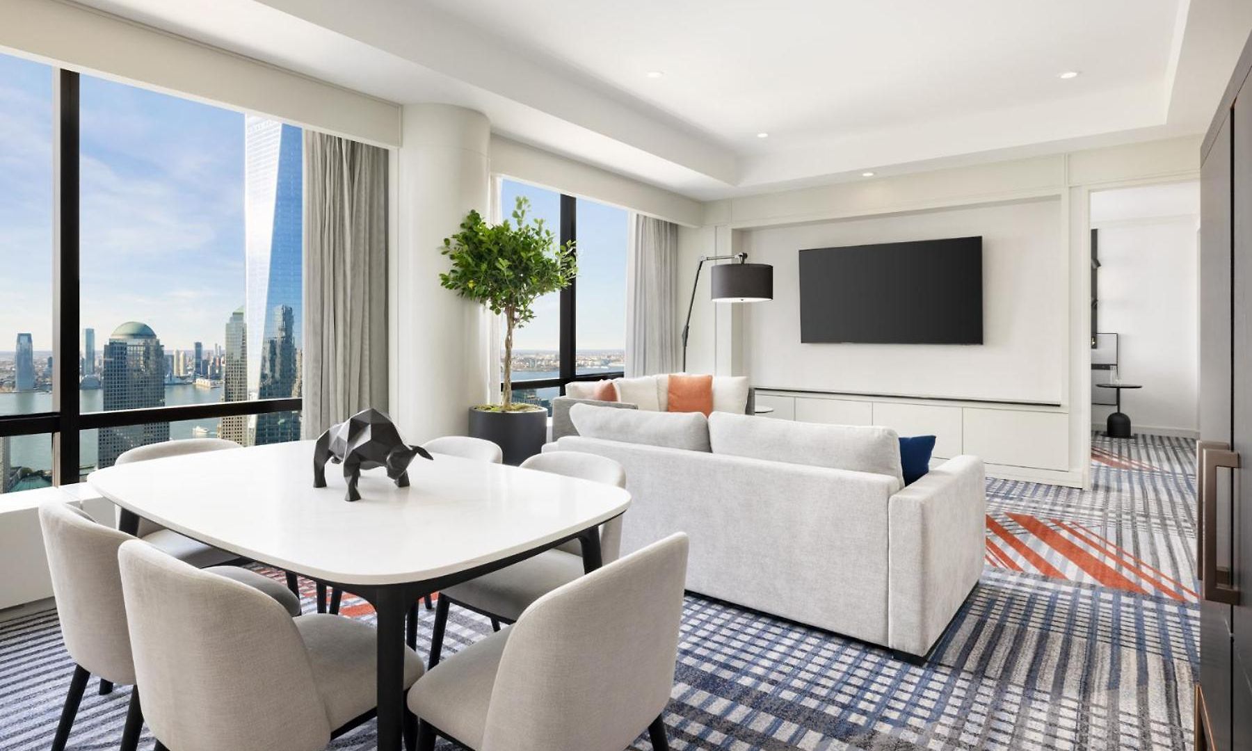 Hotel Millennium Downtown 4*