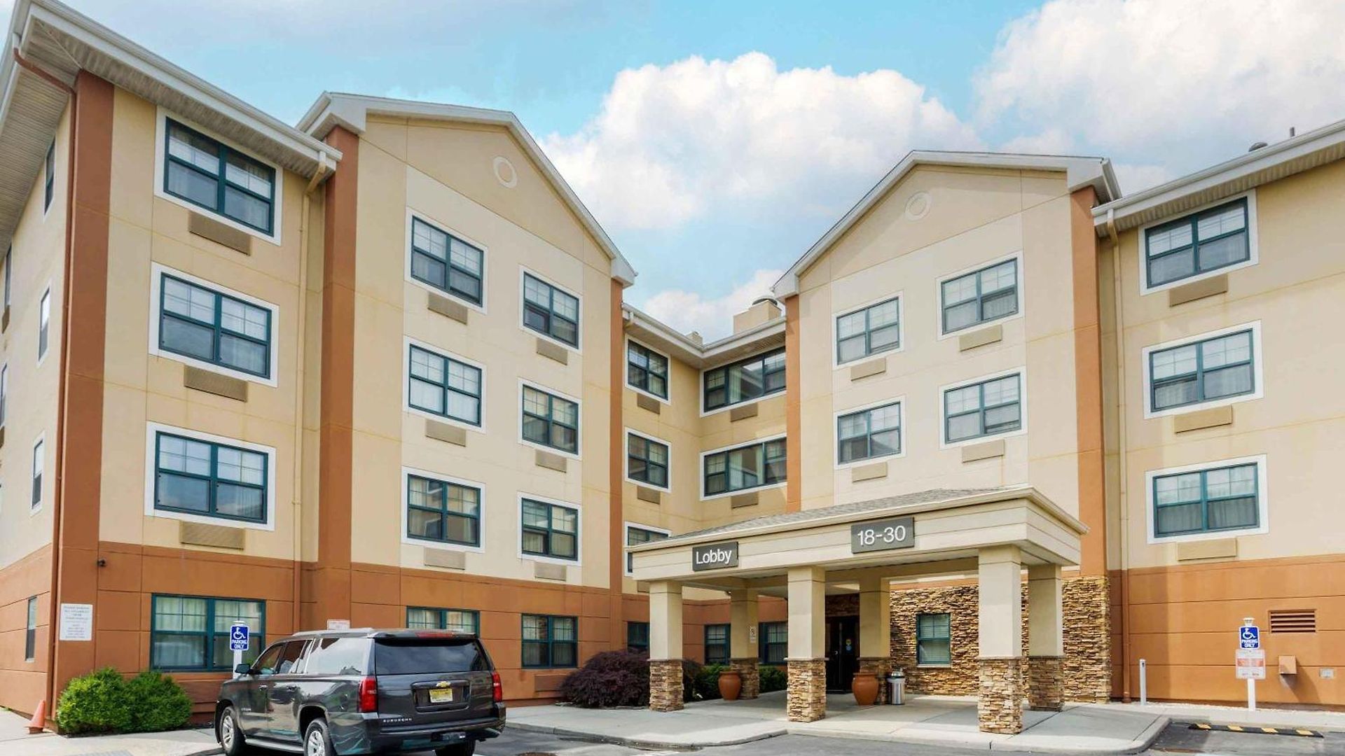 Extended America - - Laguardia Airport Hotel