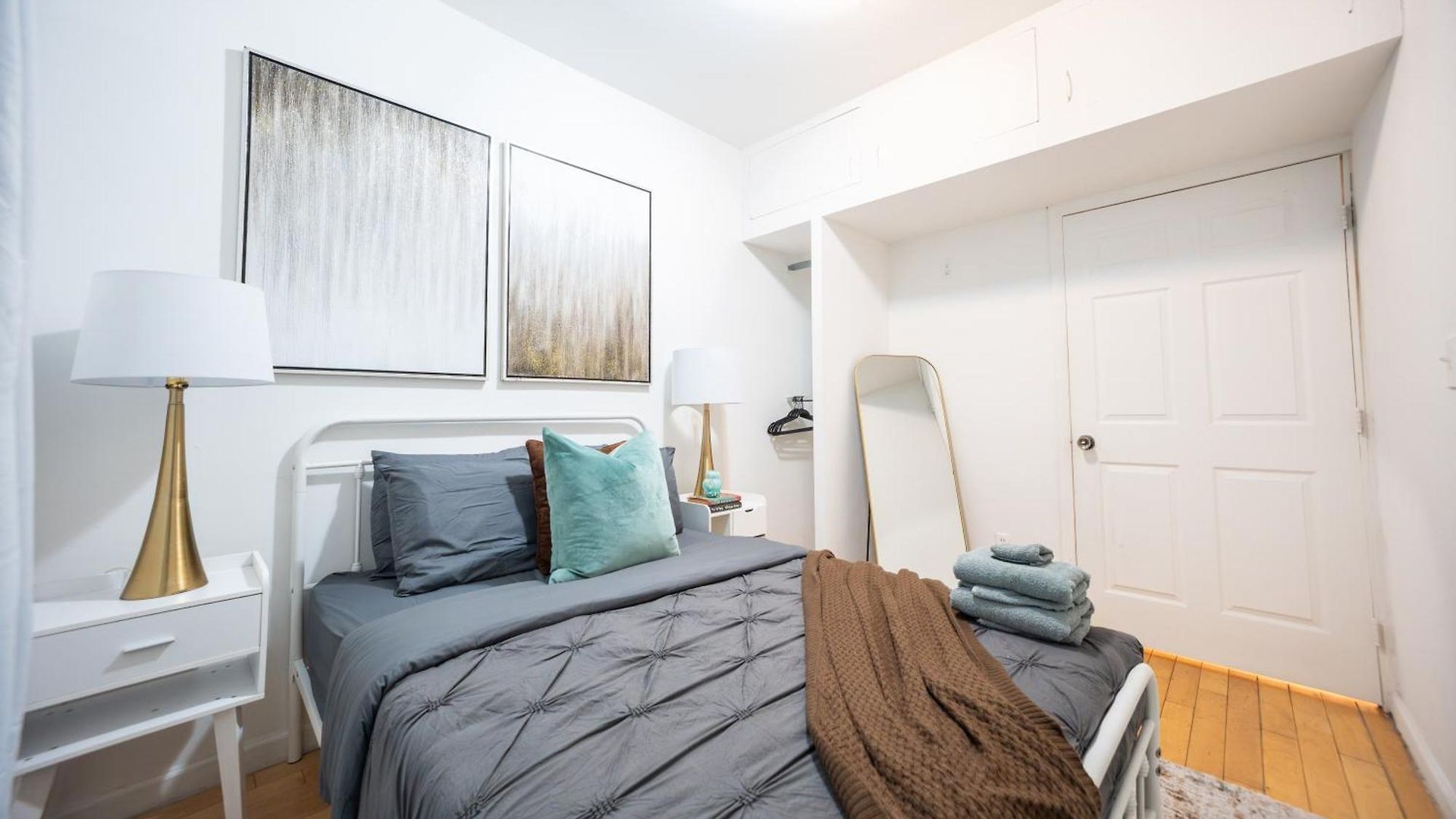 Modern By Park - 3 Br Apartment *