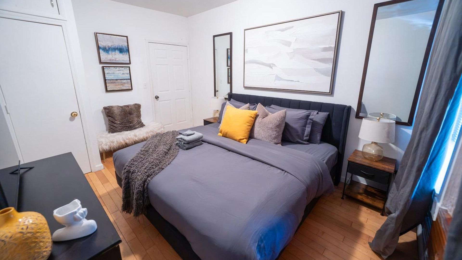 Modern By Park - 3 Br *