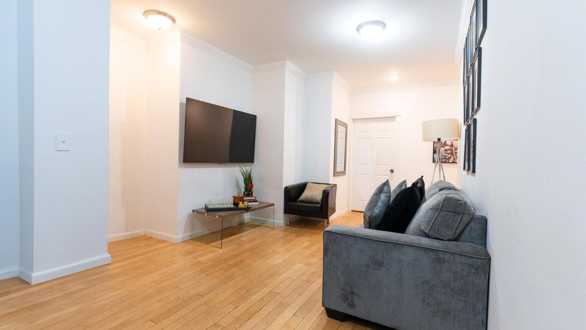 Modern By Park - 3 Br Apartment
