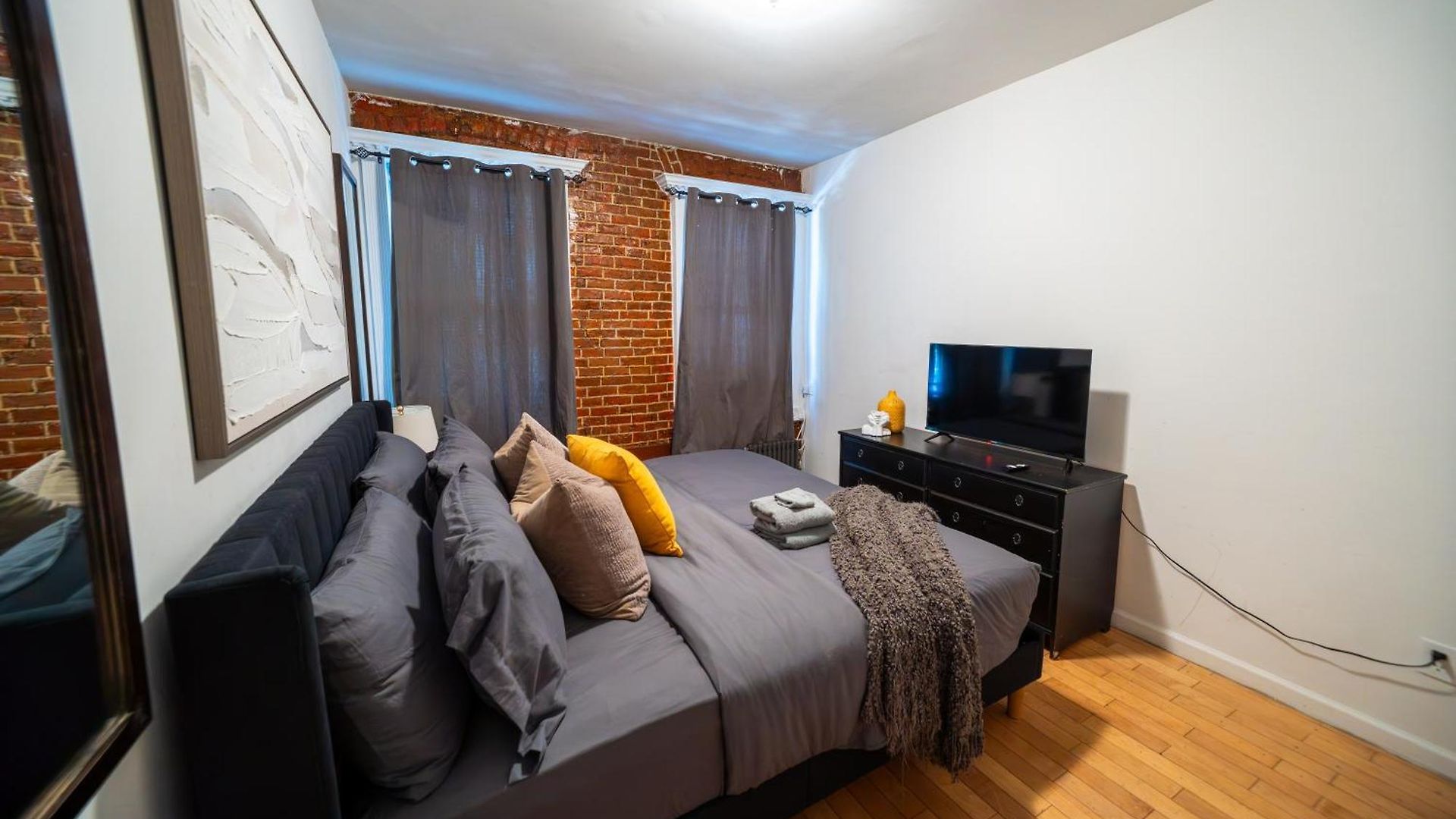 Modern By Park - 3 Br *