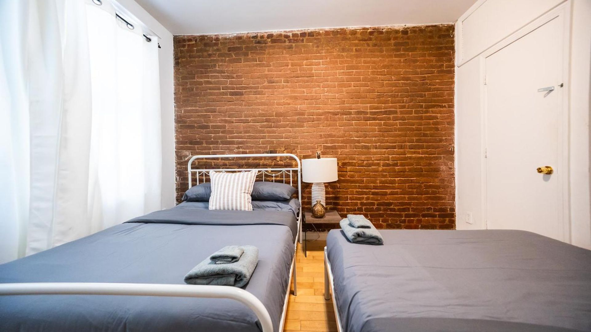Modern By Park - 3 Br Apartment