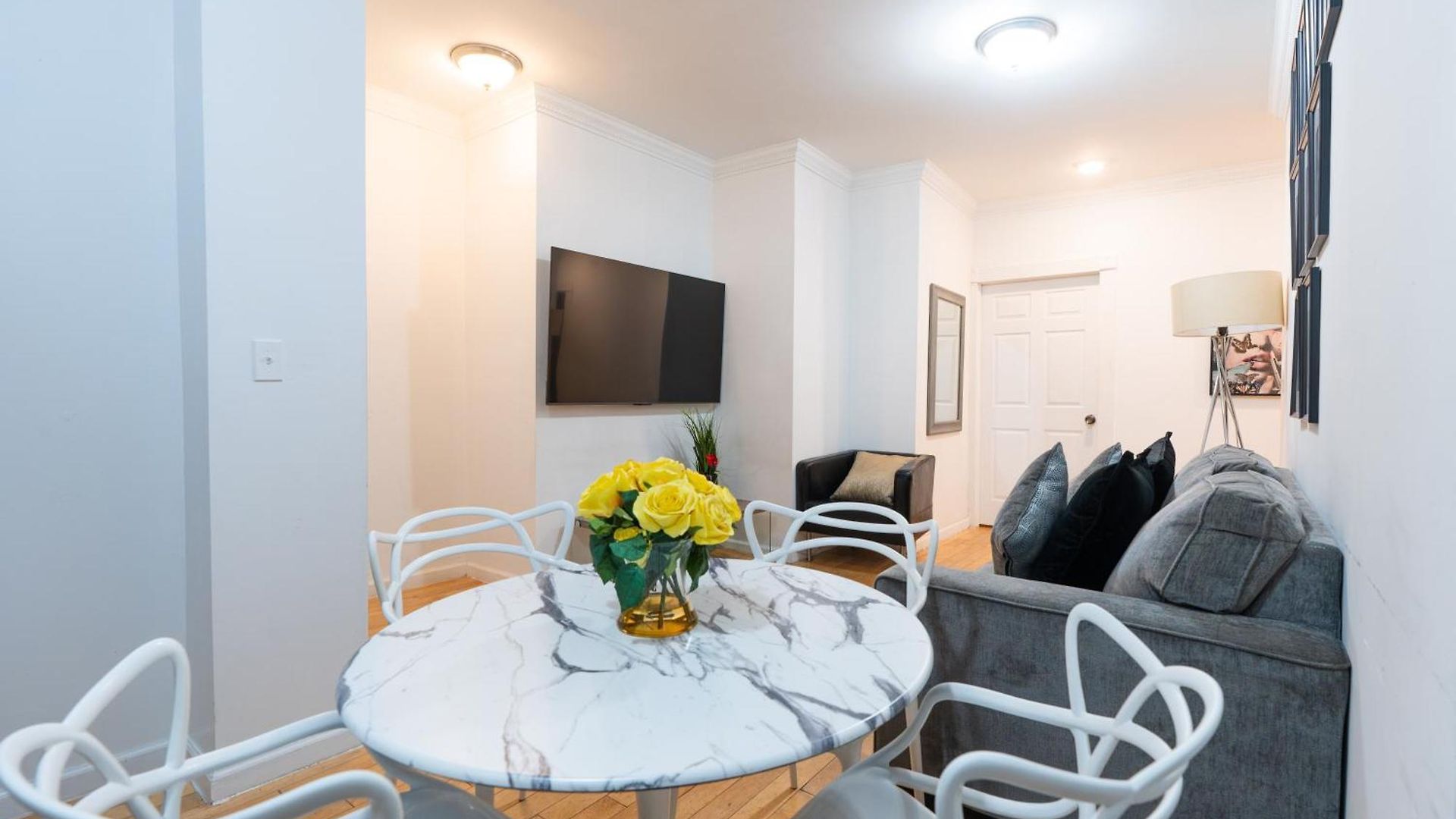 Apartment Modern By Park - 3 Br