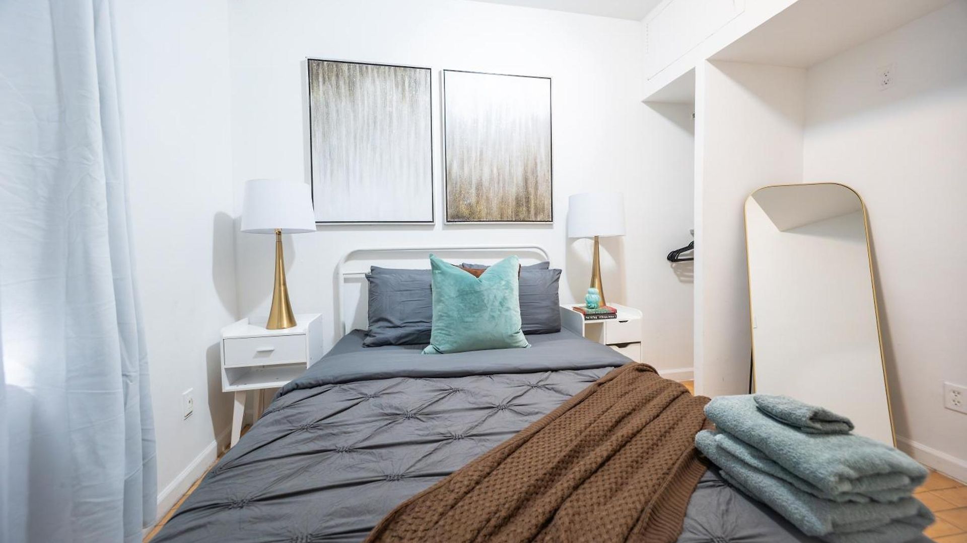 Apartment Modern By Park - 3 Br *