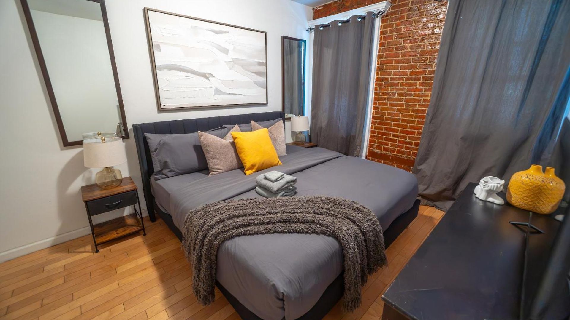Modern By Park - 3 Br *
