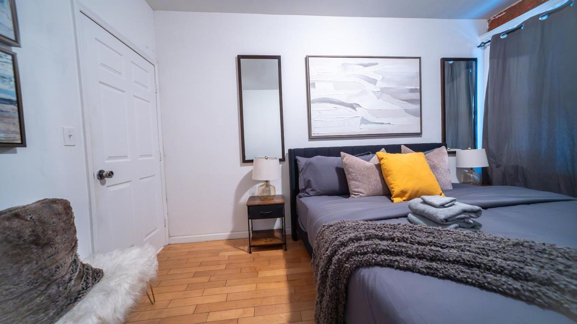 Modern By Park - 3 Br Apartment *