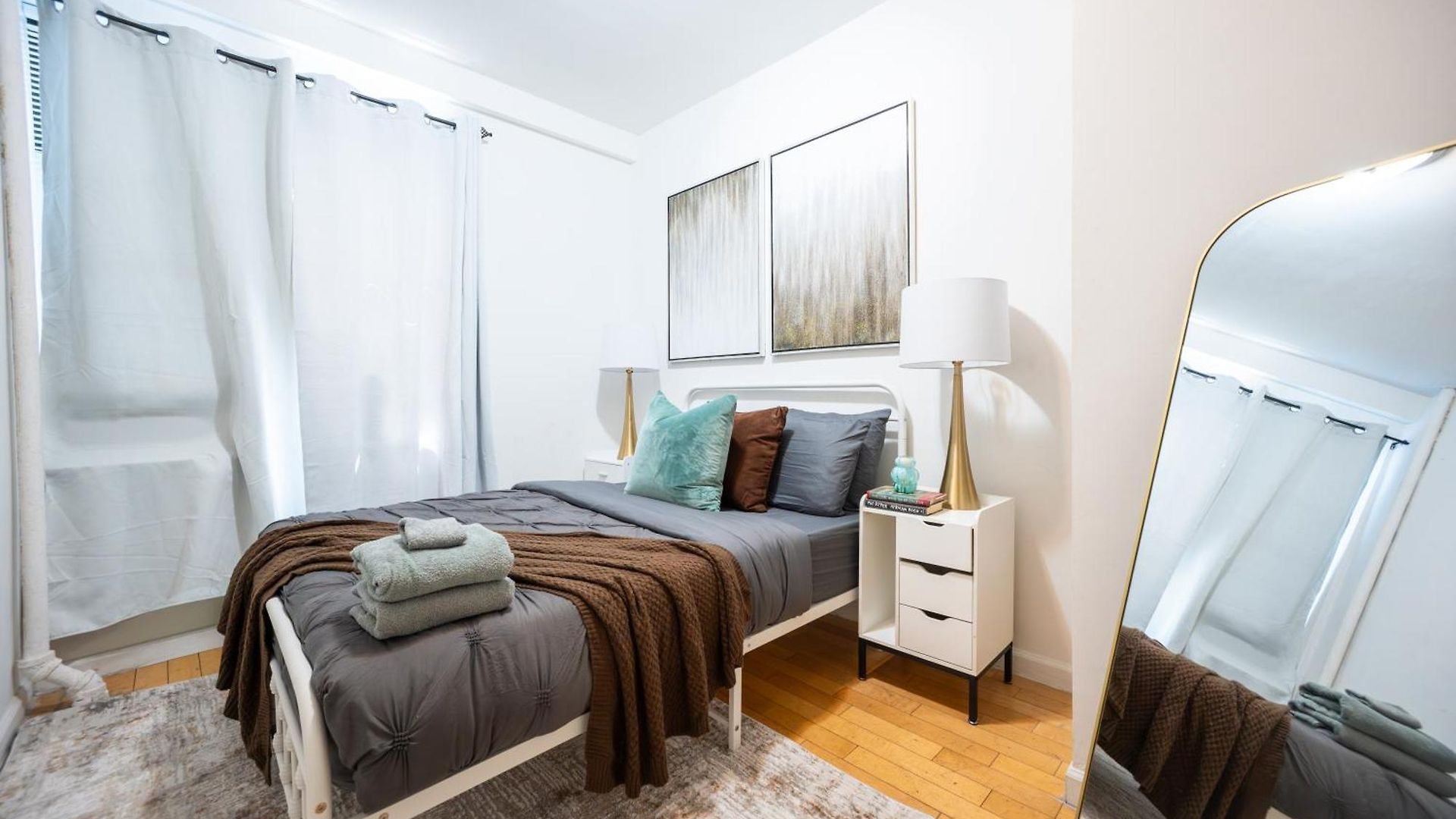 Modern By Park - 3 Br Apartment