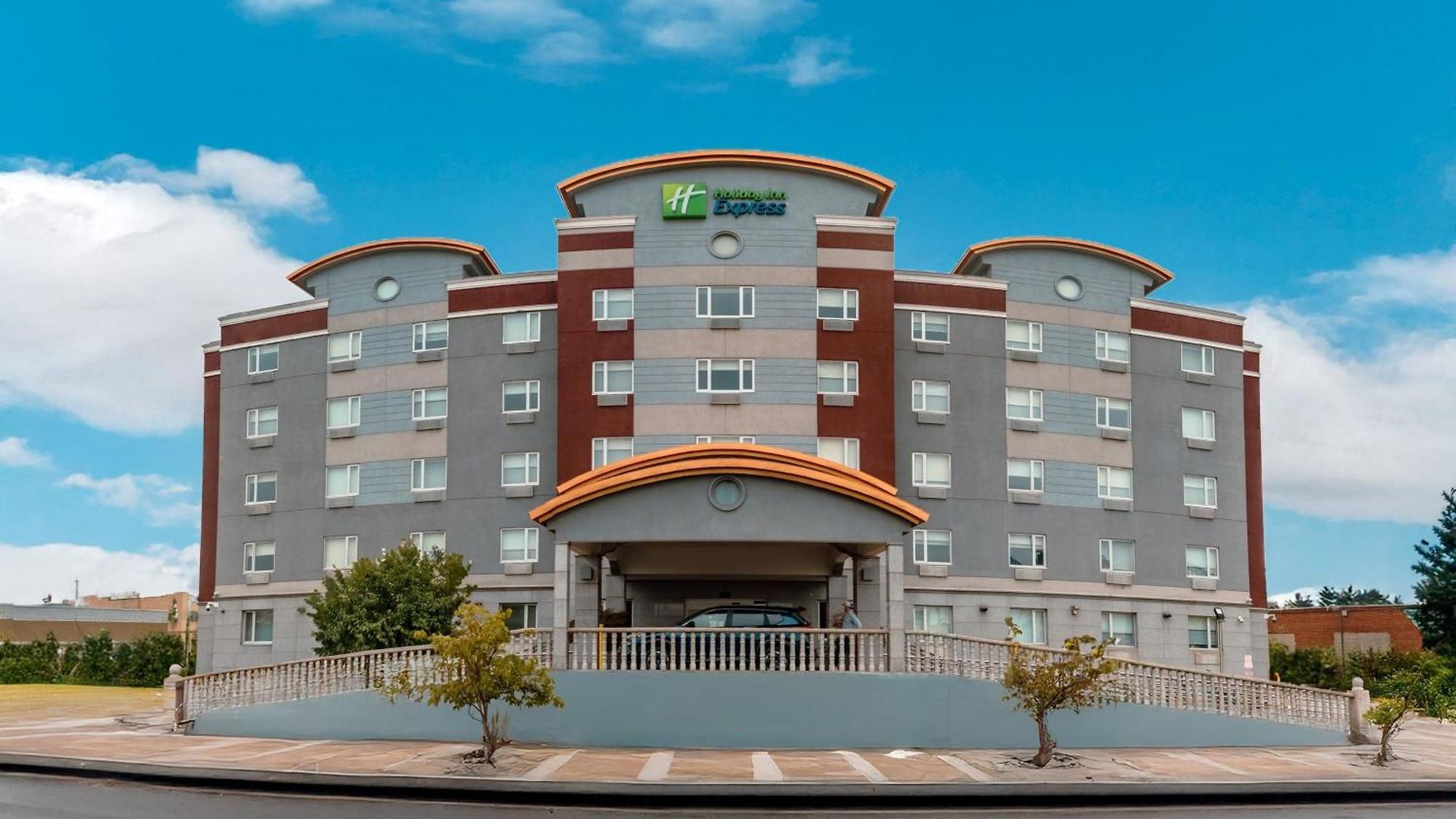 Express Maspeth By Ihg