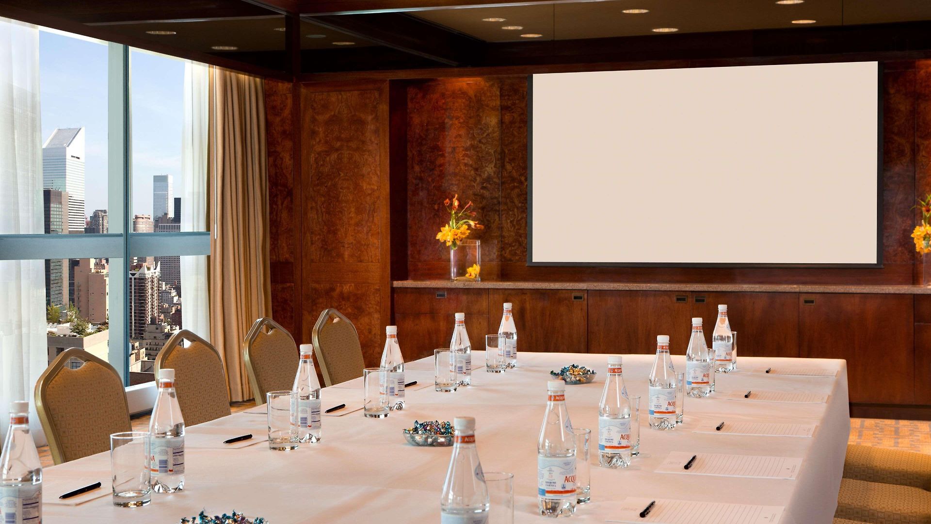 Millennium Hilton One Un Plaza 4*