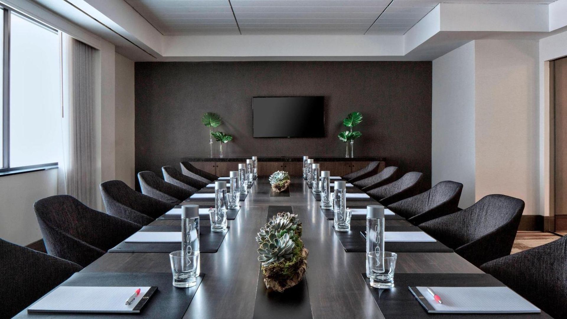 Laguardia Airport Marriott Hotel 4*