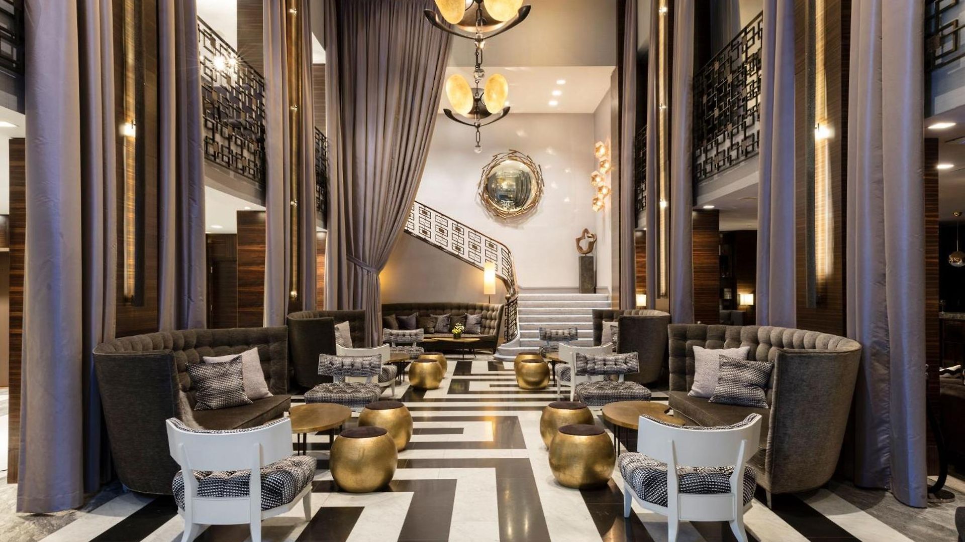 Hotel The Empire