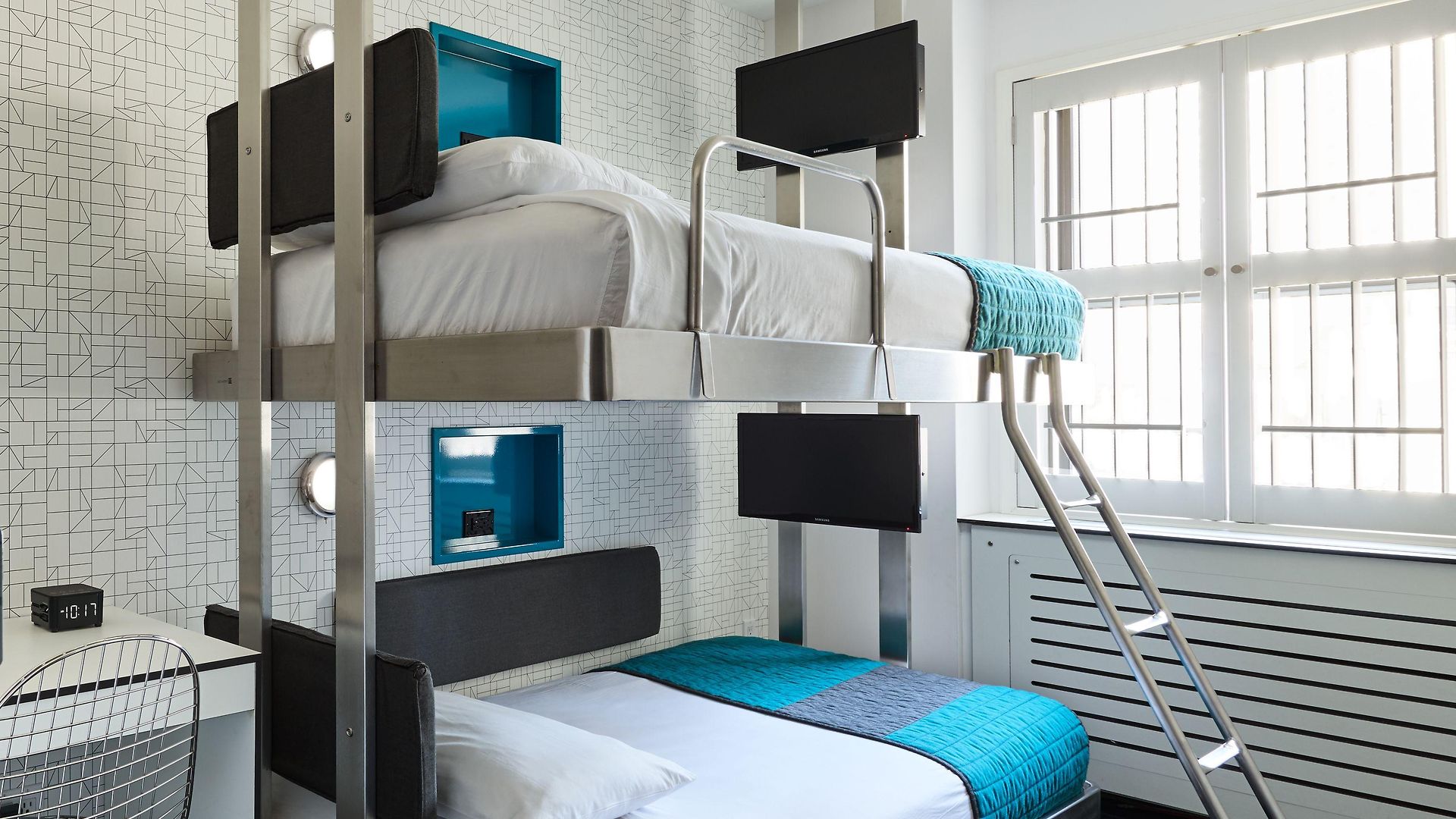 Pod 51 Hotel 3*