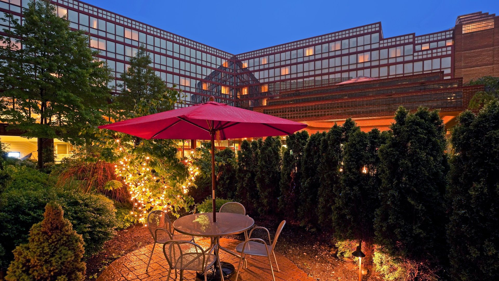 Hotel Doubletree By Hilton New York-laguardia 3*
