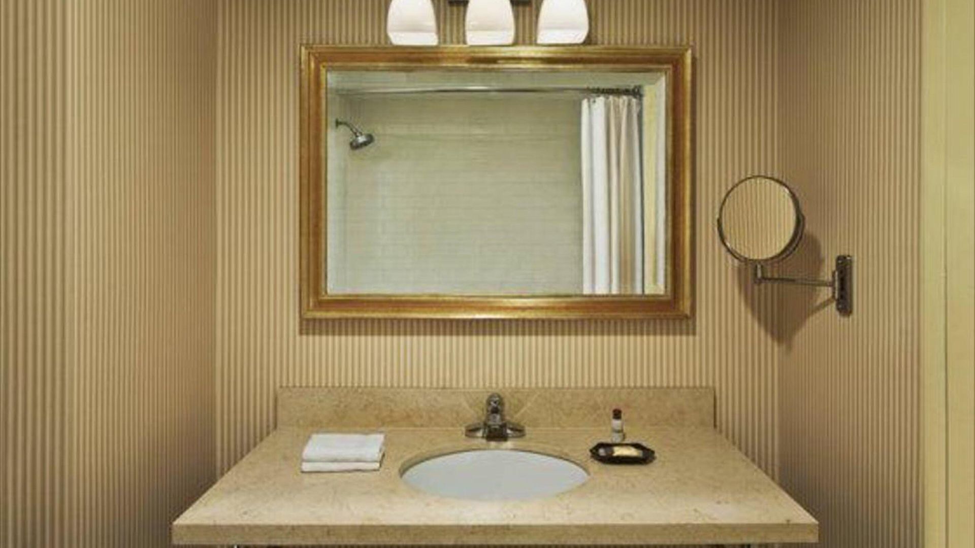 Sheraton Laguardia East Hotel 3*
