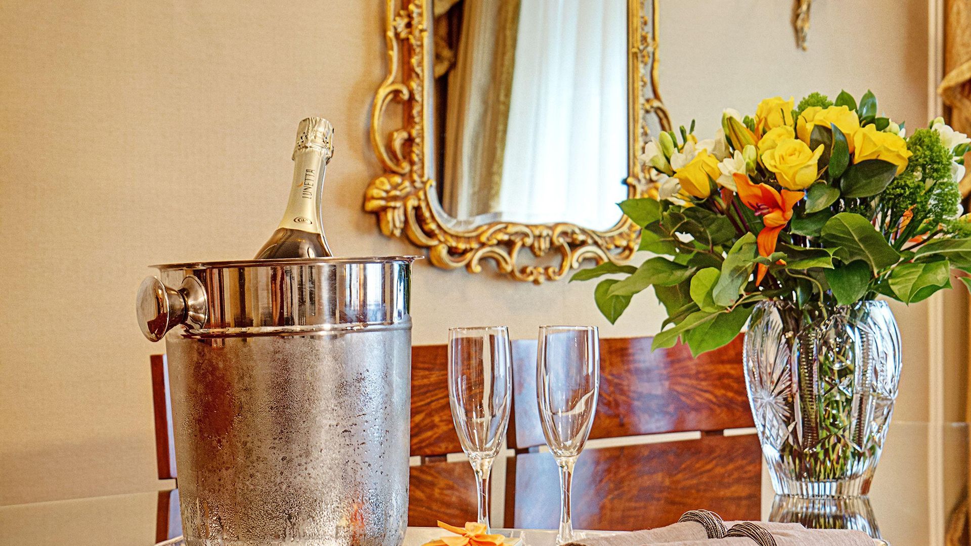 Hotel Elysee By Library Collection New York