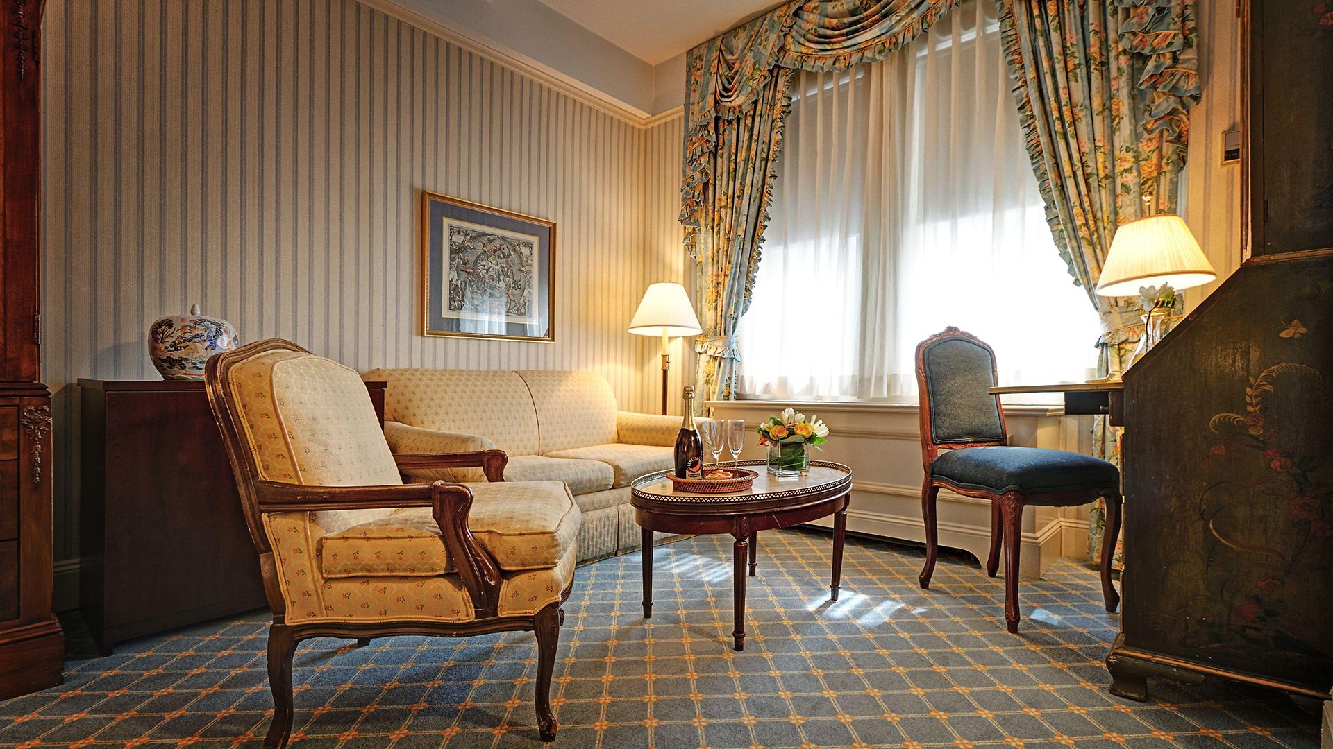 Elysee By Library Collection Hotel 4*