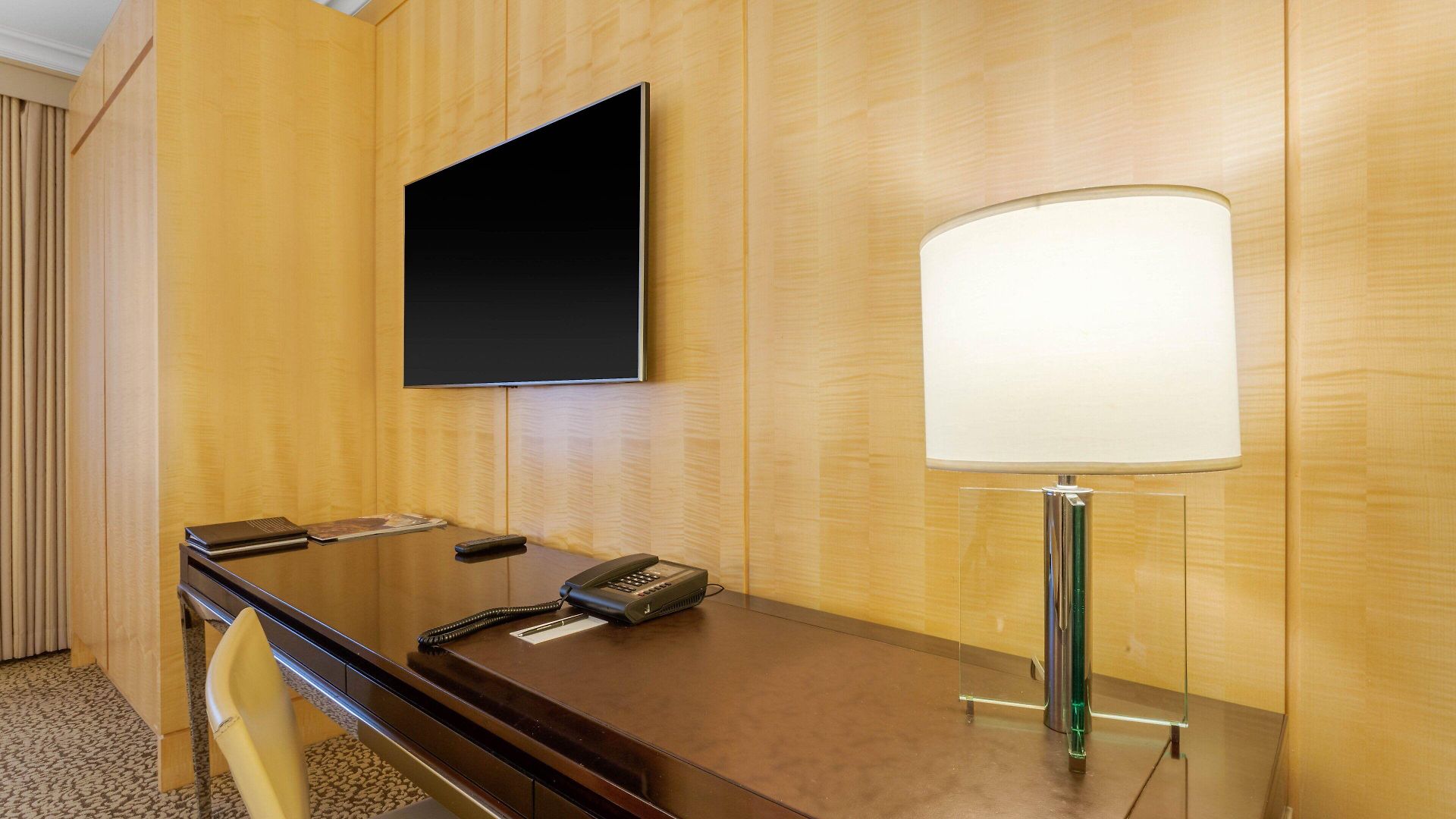 Omni Berkshire Place 4*