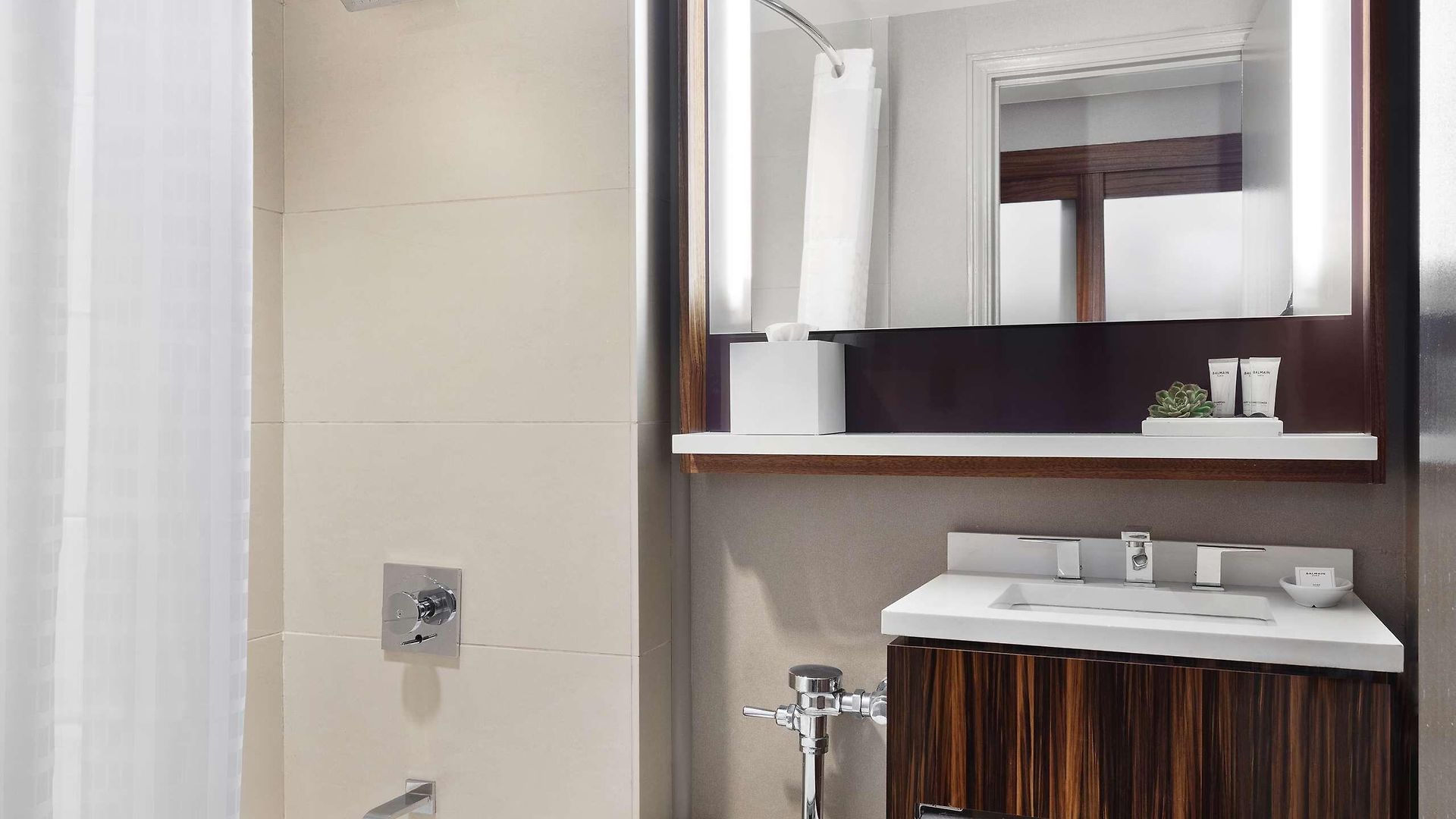 Hyatt Grand Hotel 4*