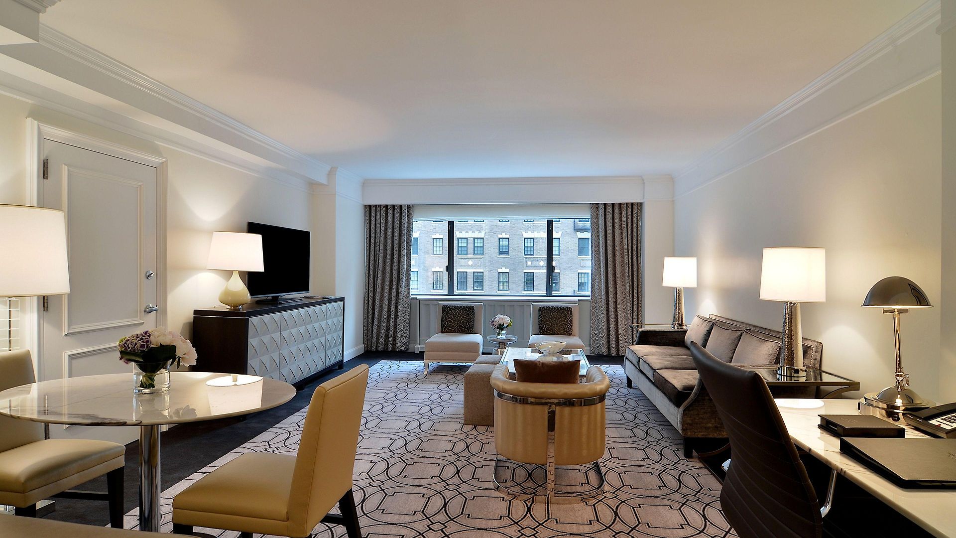 Loews Regency Hotel 5*