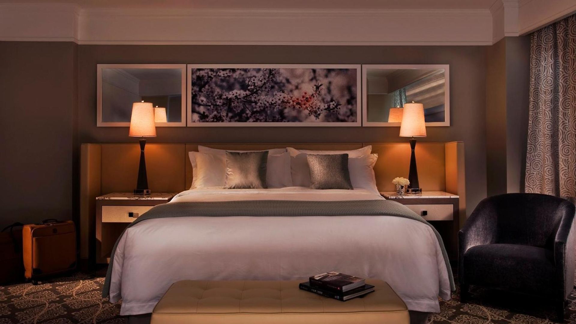 Loews Regency Hotel 5*