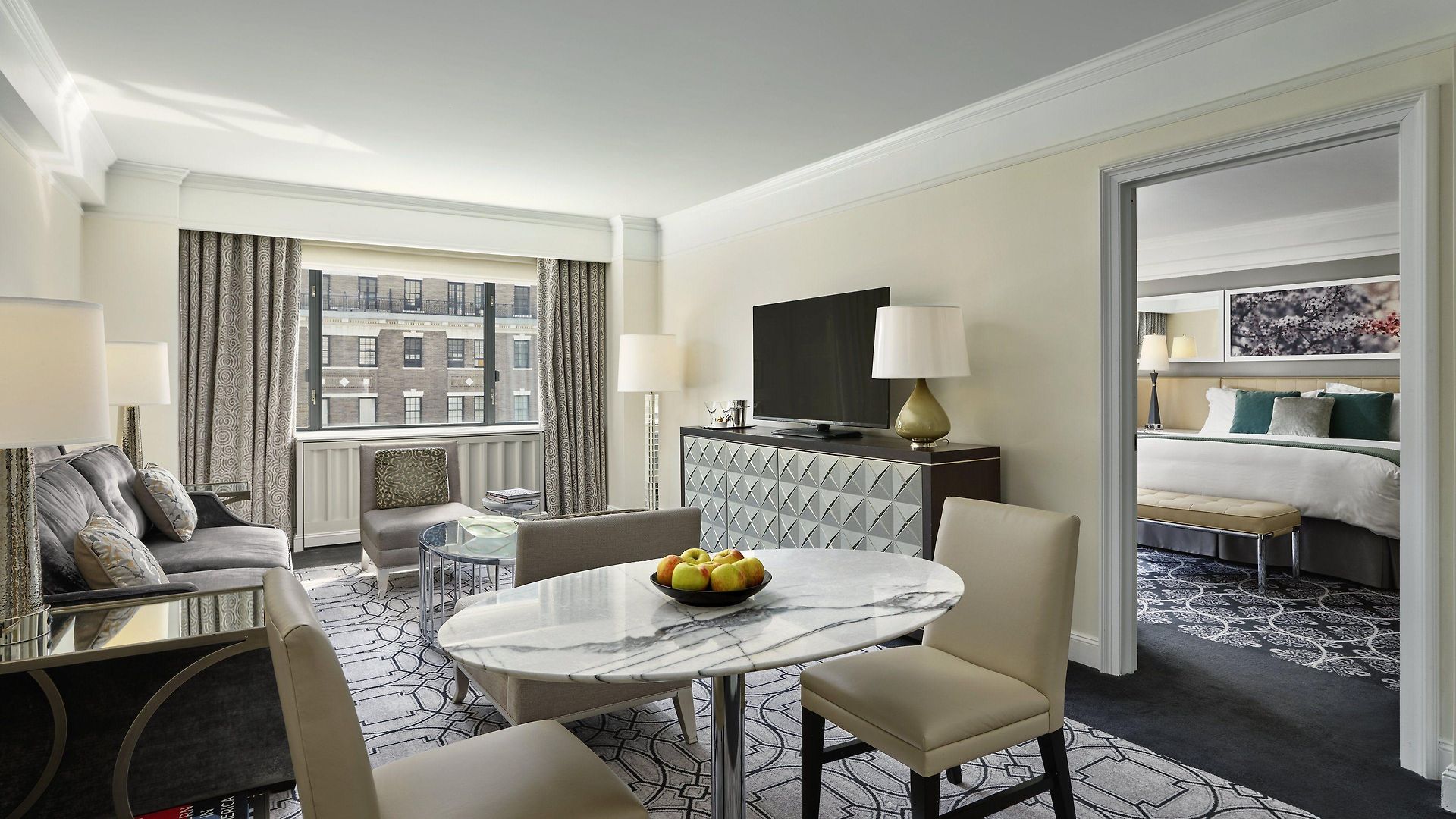 Loews Regency 5*