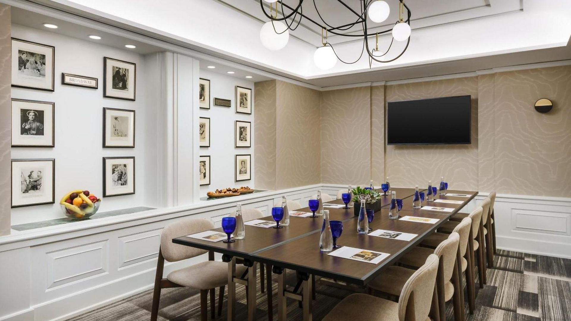 The Algonquin Times Square, Autograph Collection 4*