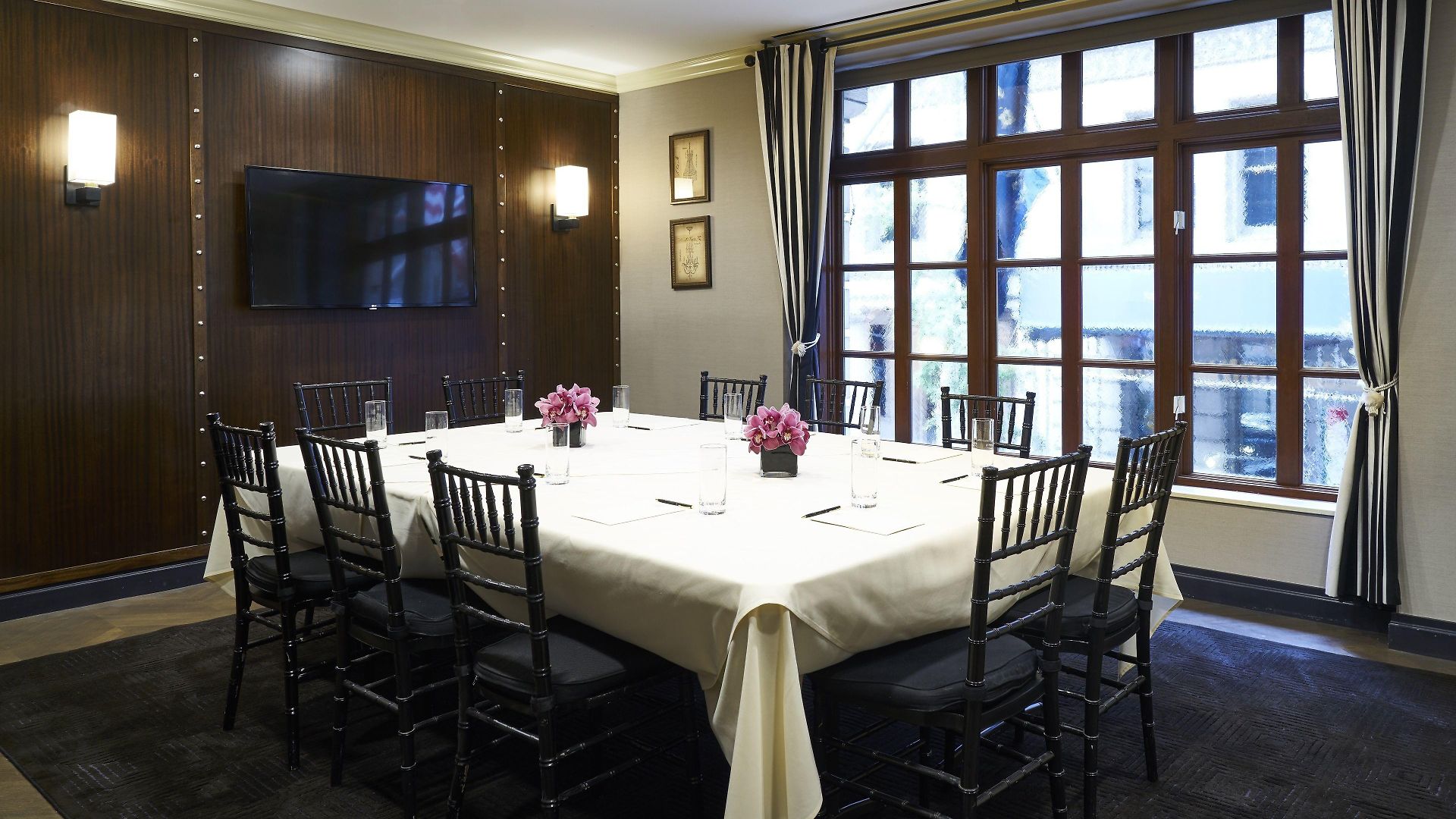 The Iroquois Times Square, A Small Luxury Hotel