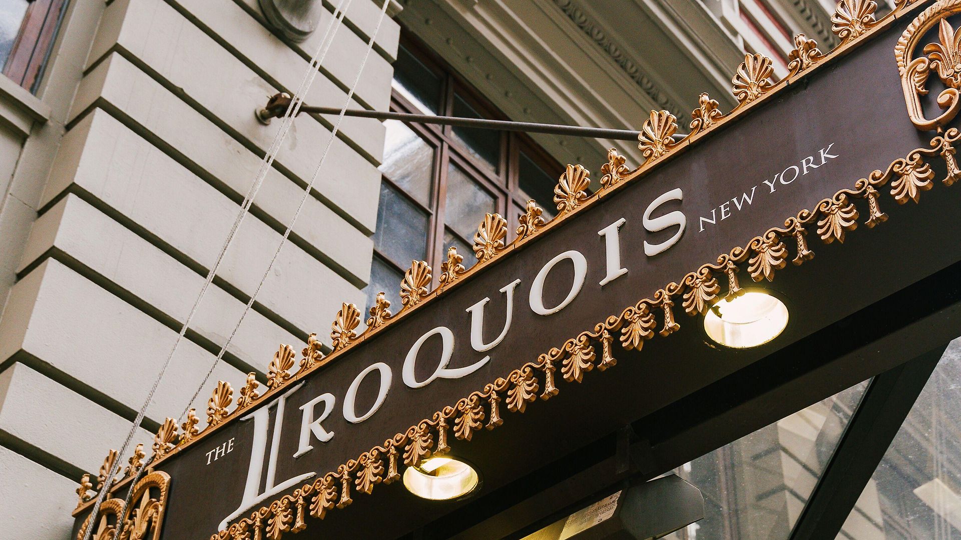 Hotel The Iroquois Times Square, A Small Luxury Hotel