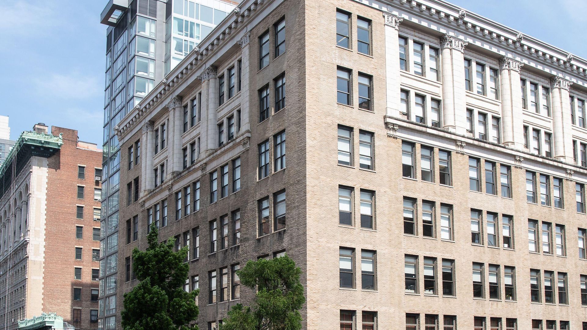 Aka Nomad Hotel