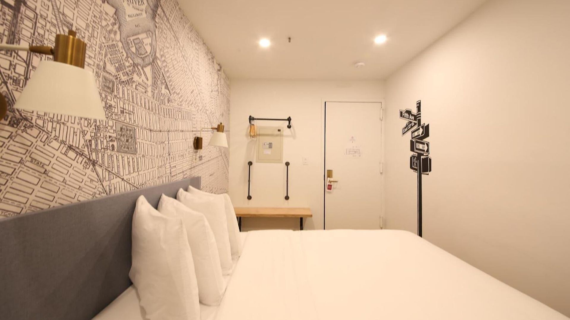 Doxie Hotel 2*