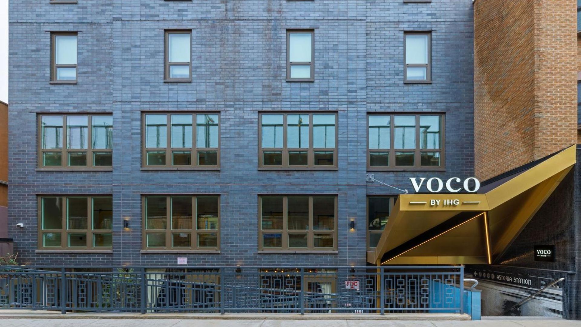Hotel Voco Astoria By Ihg 3*